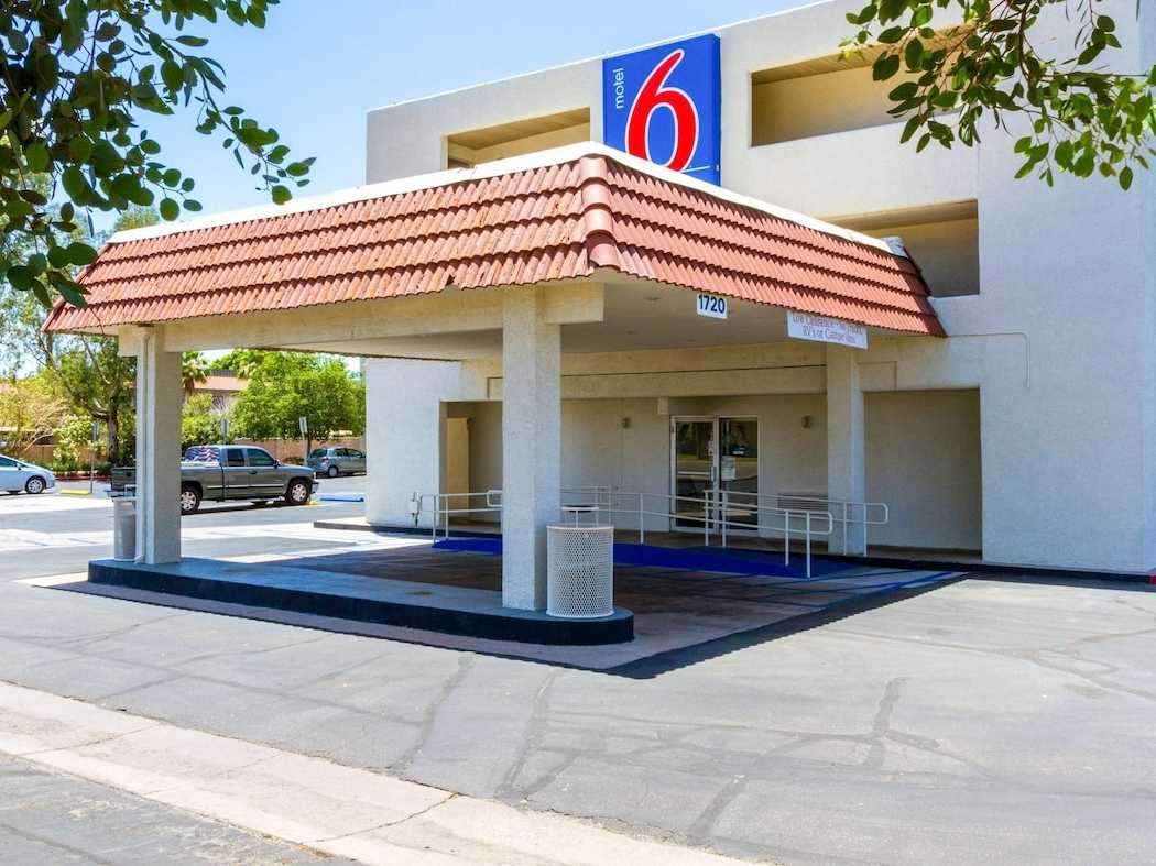 Motel 6 Tempe PHX Airport Parking