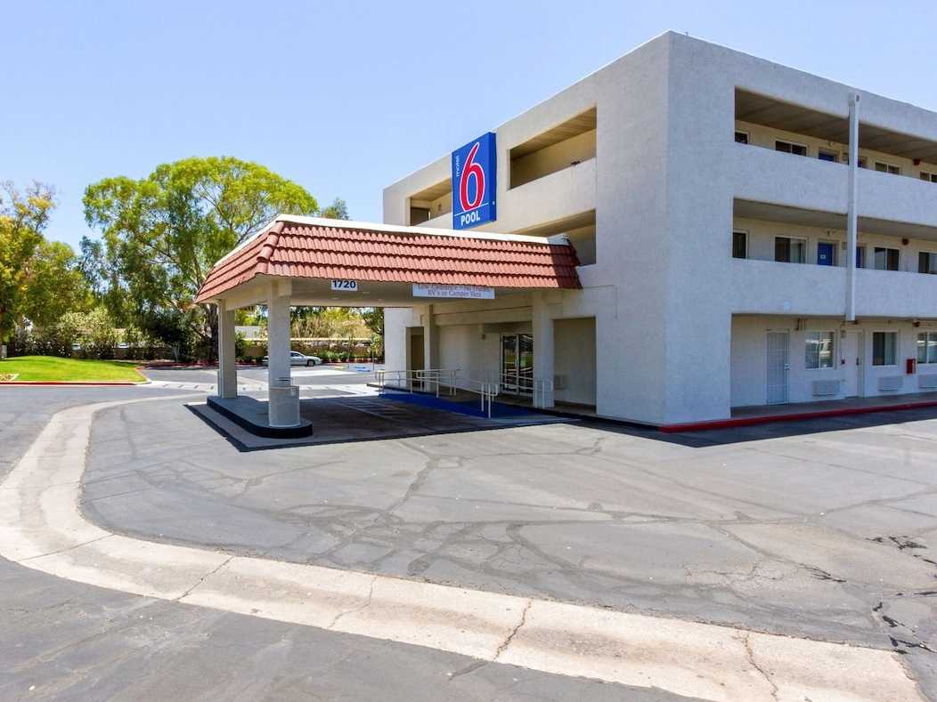 Motel 6 Tempe PHX Airport Parking