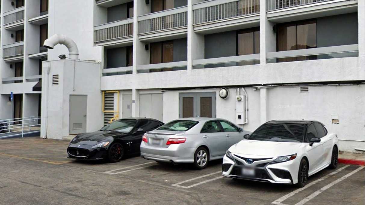 Hotel MdR Marina del Rey Doubletree by Hilton LAX Airport Parking