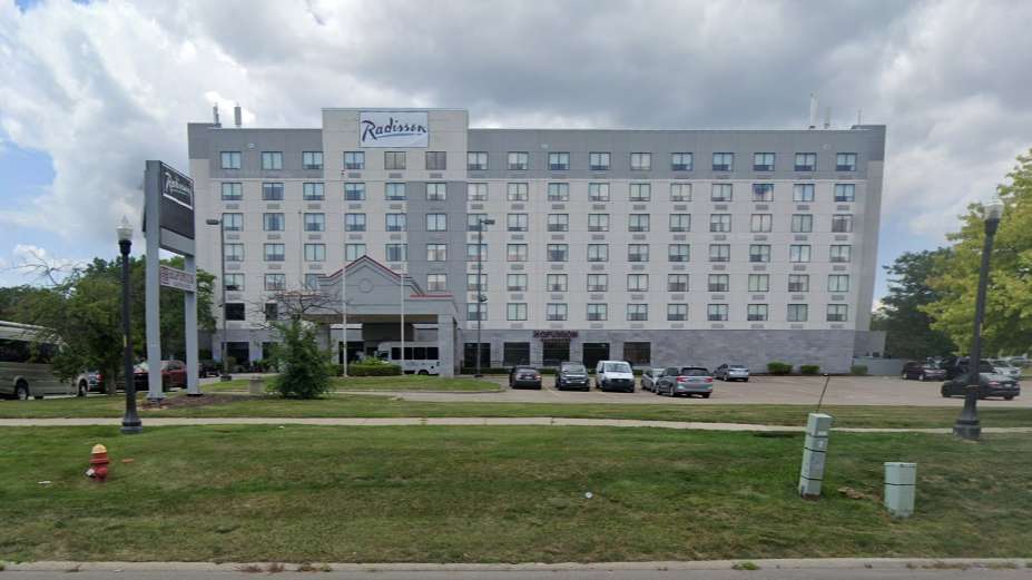 Radisson Hotel DTW Airport Parking 