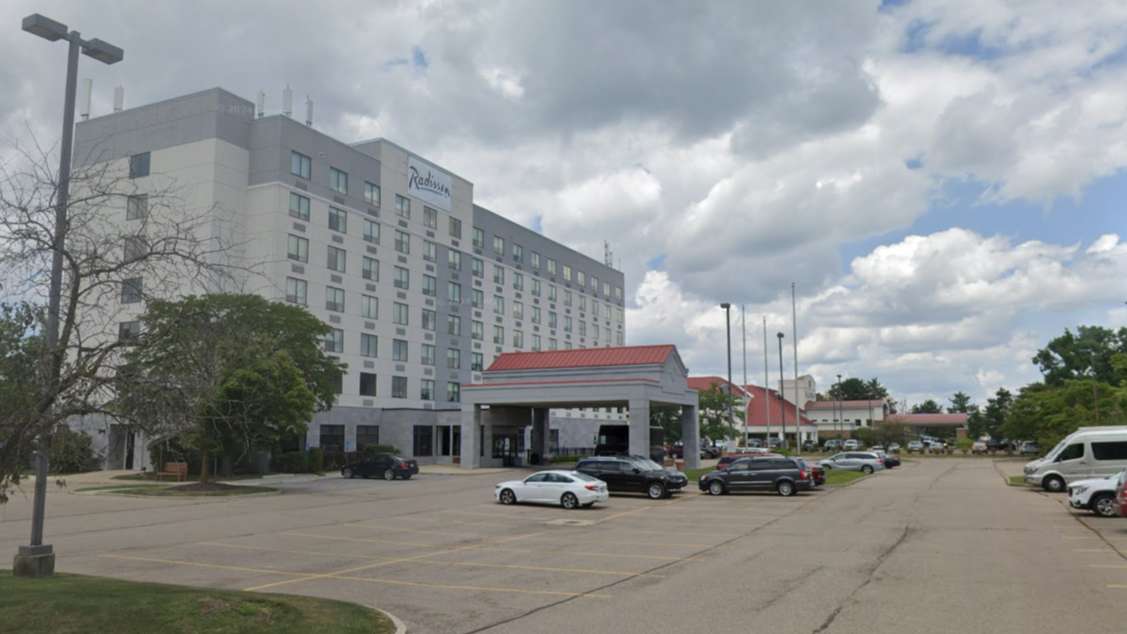 Radisson Hotel DTW Airport Parking 