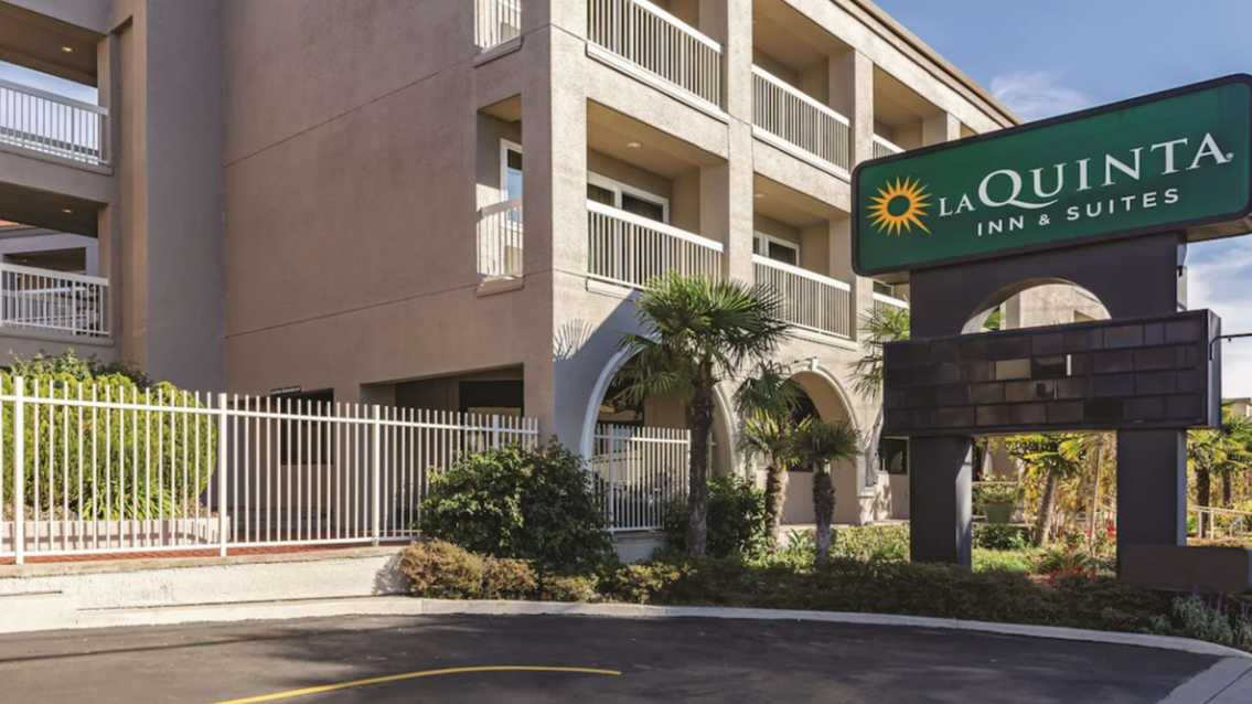 La Quinta Inn & Suites by Wyndham SFO Airport Parking
