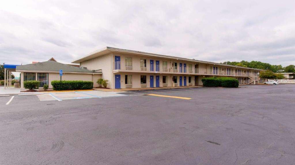 Motel 6 ORF Airport Parking