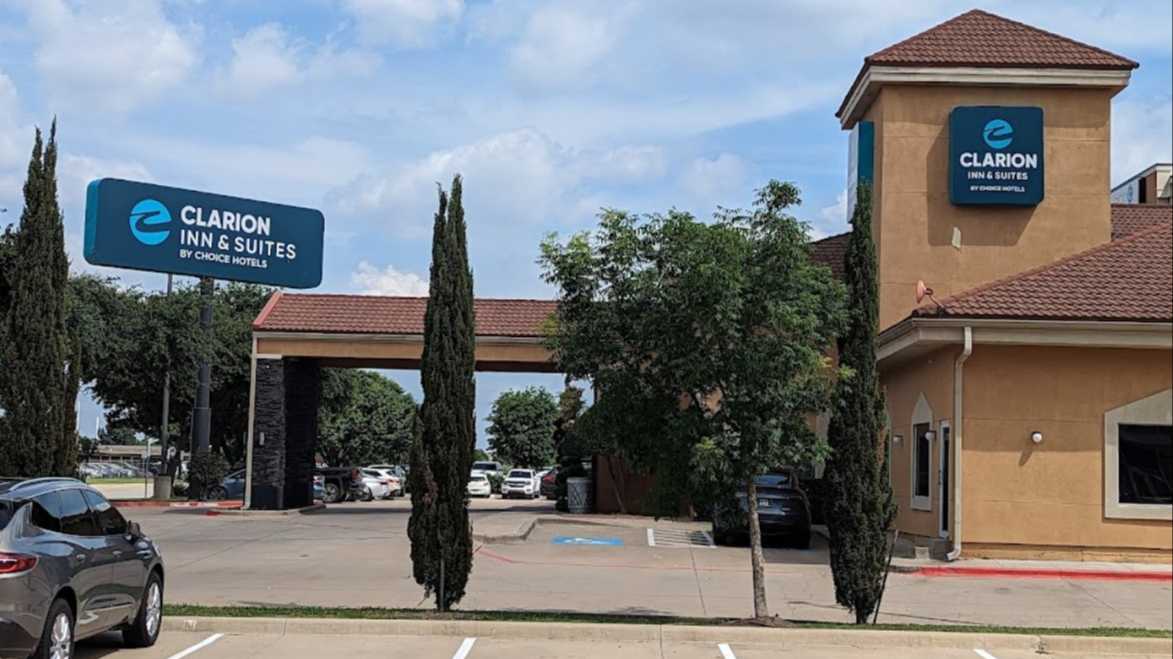 Clarion Inn & Suites North (DFW)  Airport Parking SPECIAL DEAL