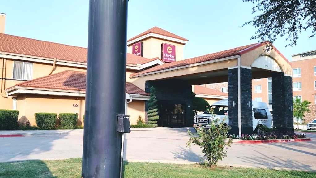 Clarion Inn & Suites North (DFW)  Airport Parking SPECIAL DEAL