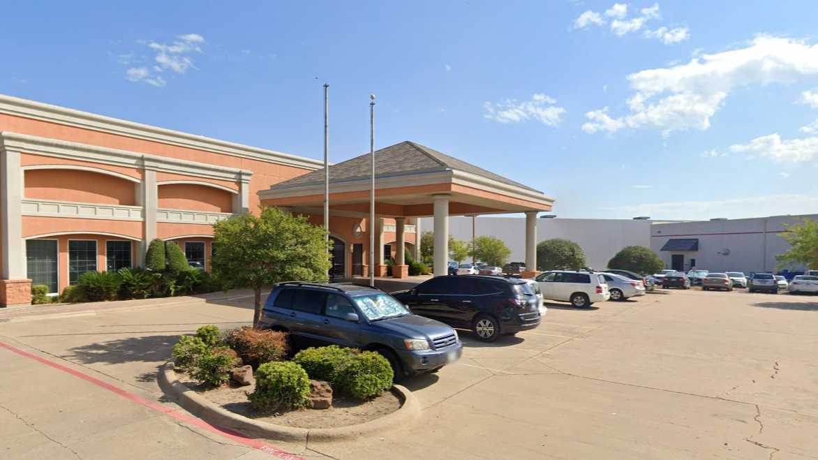 Days Inn by Wyndham DFW Airport parking