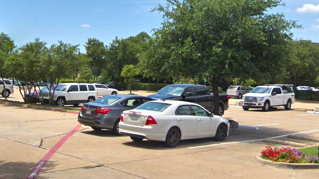 Holiday Inn Irving DFW Airport Parking