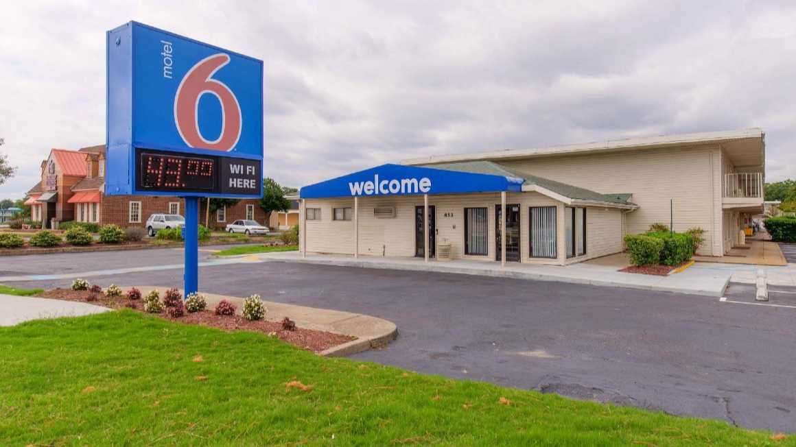 Motel 6 ORF Airport Parking