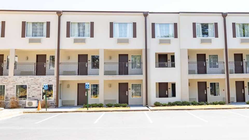 Baymont by Wyndham College Park ATL Airport South