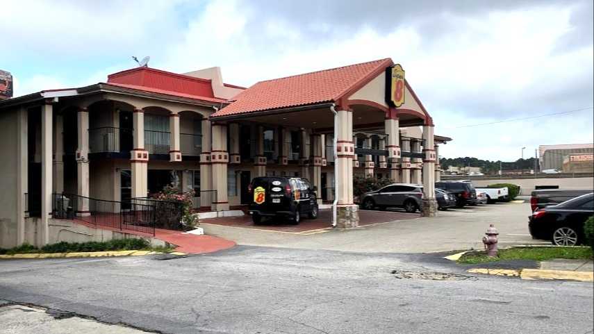 Super 8 by Wyndham Atlanta Airport Parking