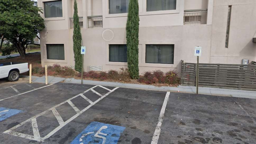 Comfort inn ATL Airport Parking
