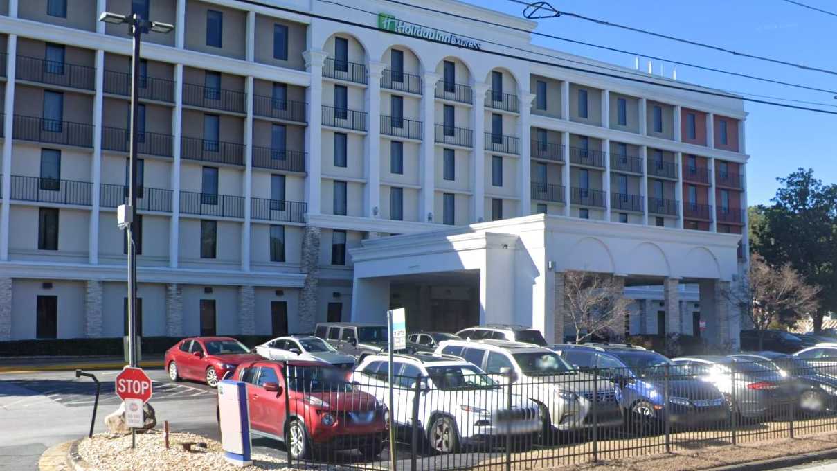 Holiday Inn Express ATL Airport Parking