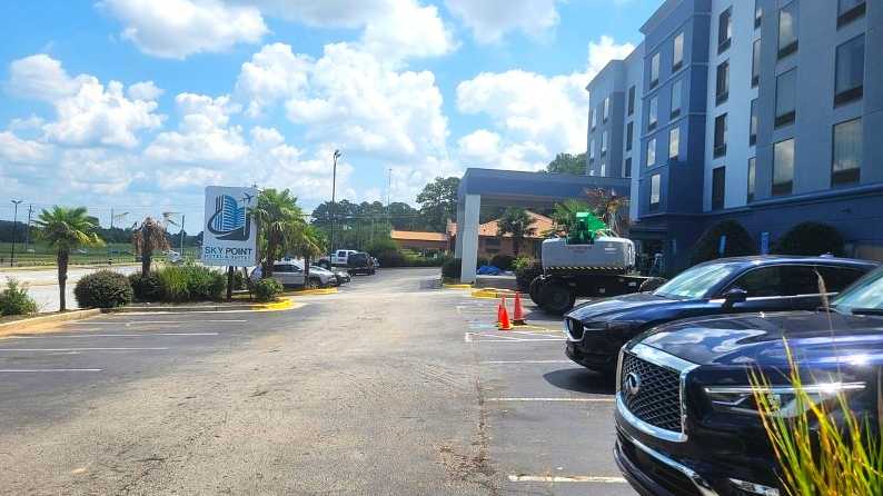 Sky Pointe Hotel and Suites Airport South ATL Parking
