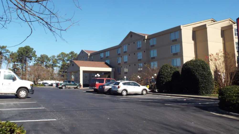 Quality Suites East ATL Airport Parking