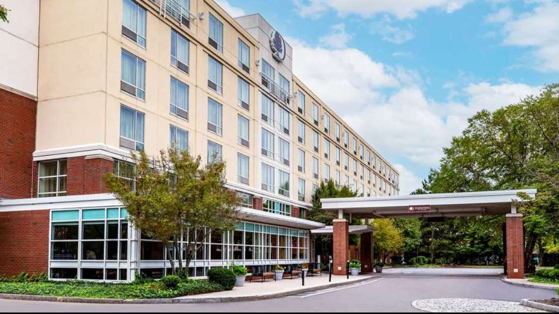 DoubleTree by Hilton Bayside BOS Airport Parking