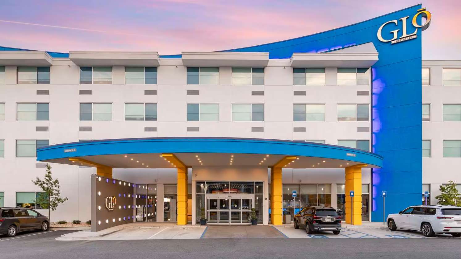  Glo BestWestern BNA Airport Parking