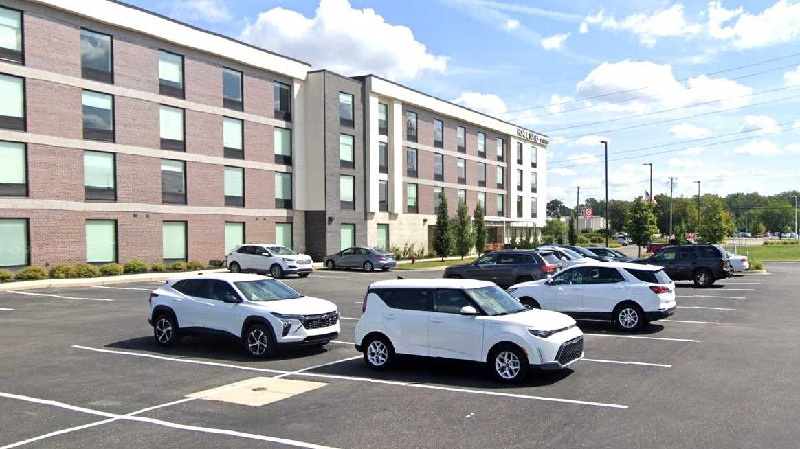  Home2 Suites by Hilton Taylor DTW Airport Parking
