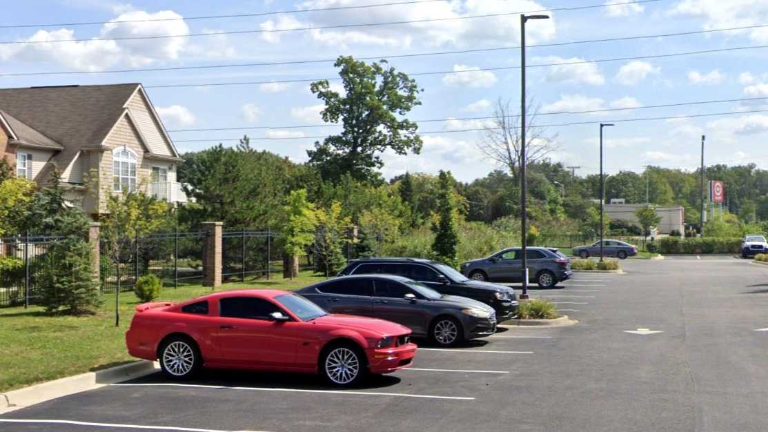  Home2 Suites by Hilton Taylor DTW Airport Parking