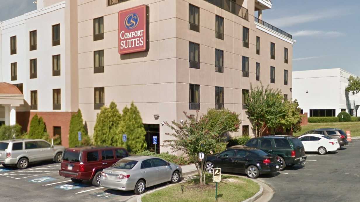 Comfort Suites ATL Airport Parking