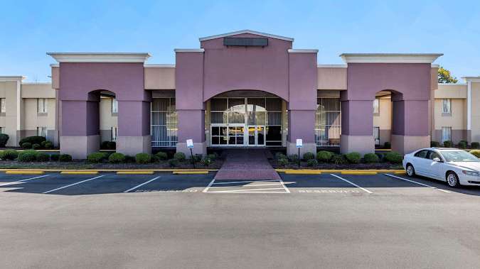 Quality Inn & Suites GSO Airport Parking