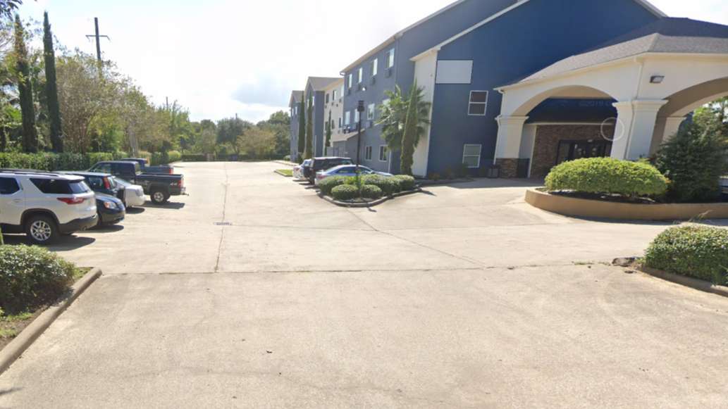 Wingate by Wyndham IAH Airport Parking