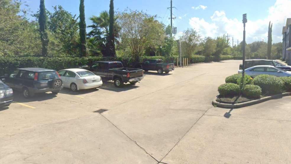 Wingate by Wyndham IAH Airport Parking