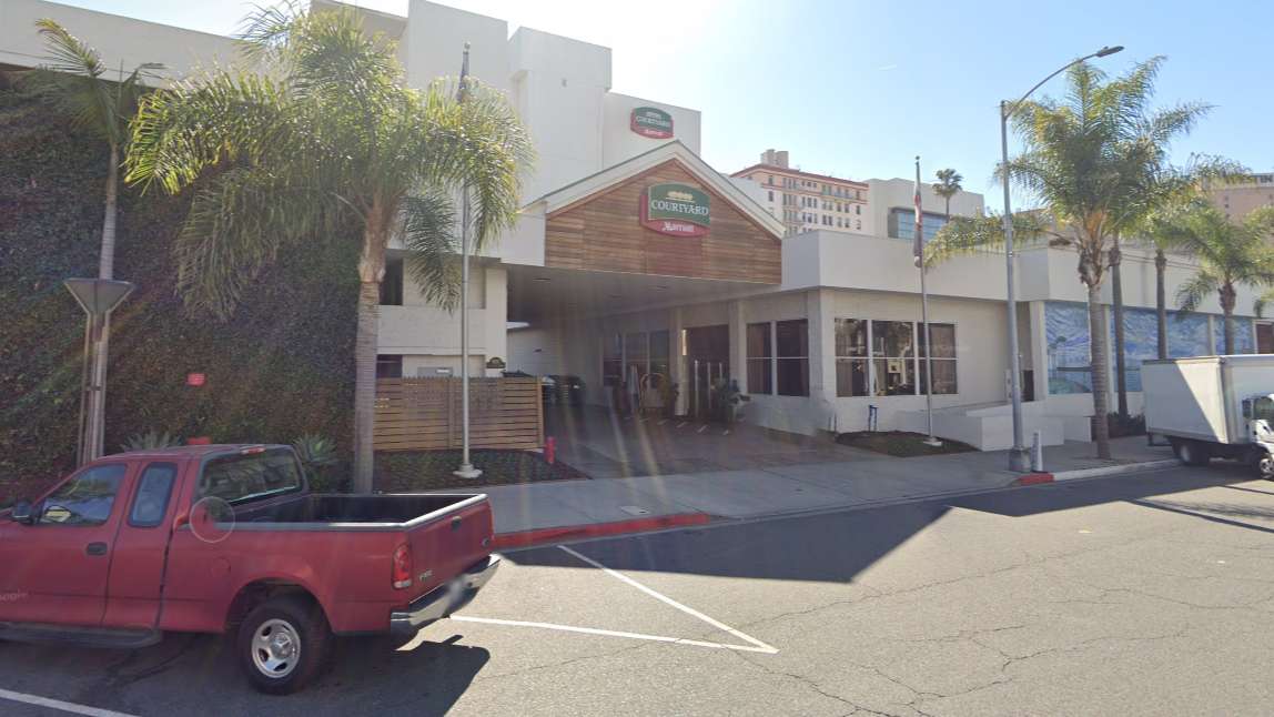  Courtyard by Marriott LGB Airport Parking