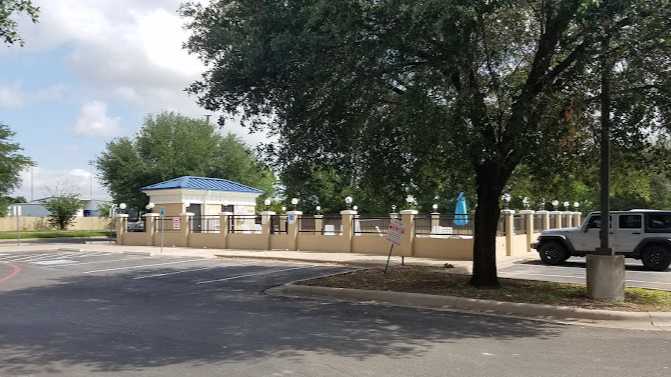 Garner Del Valle AUS Airport Parking