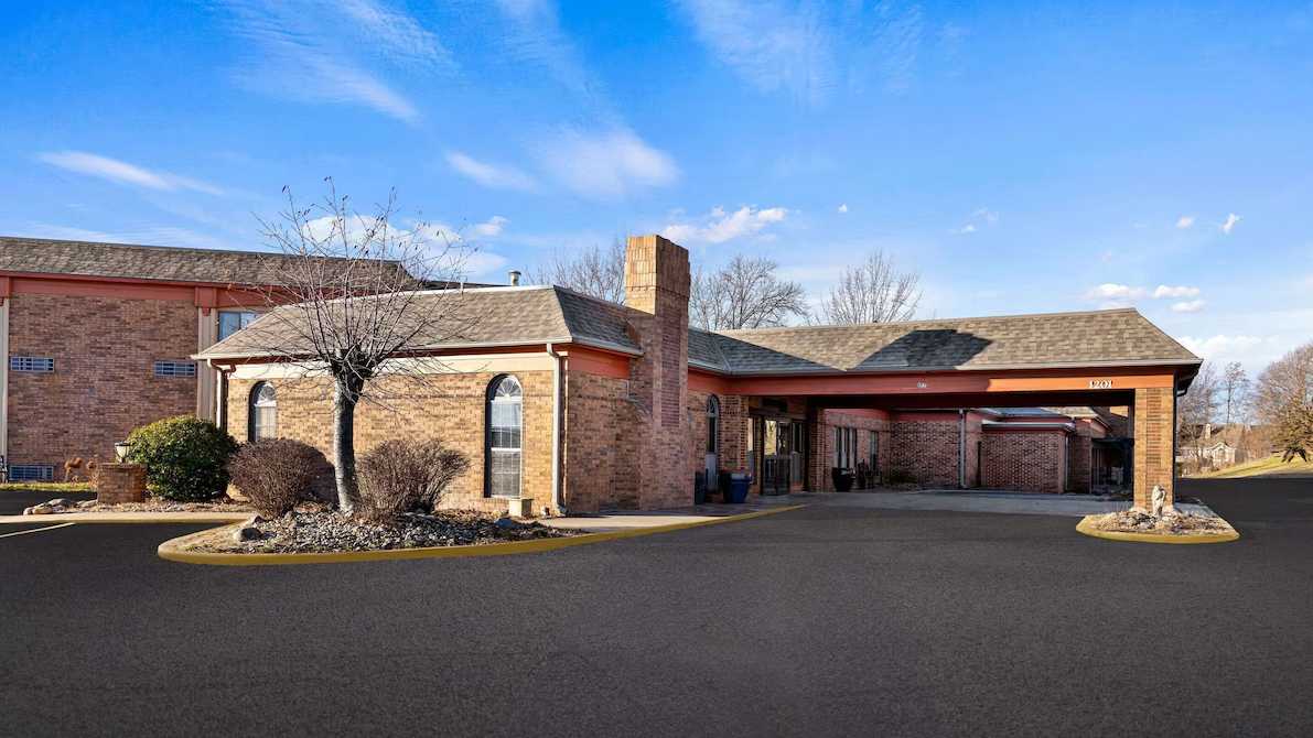 Suburban Studios MCI Airport Parking