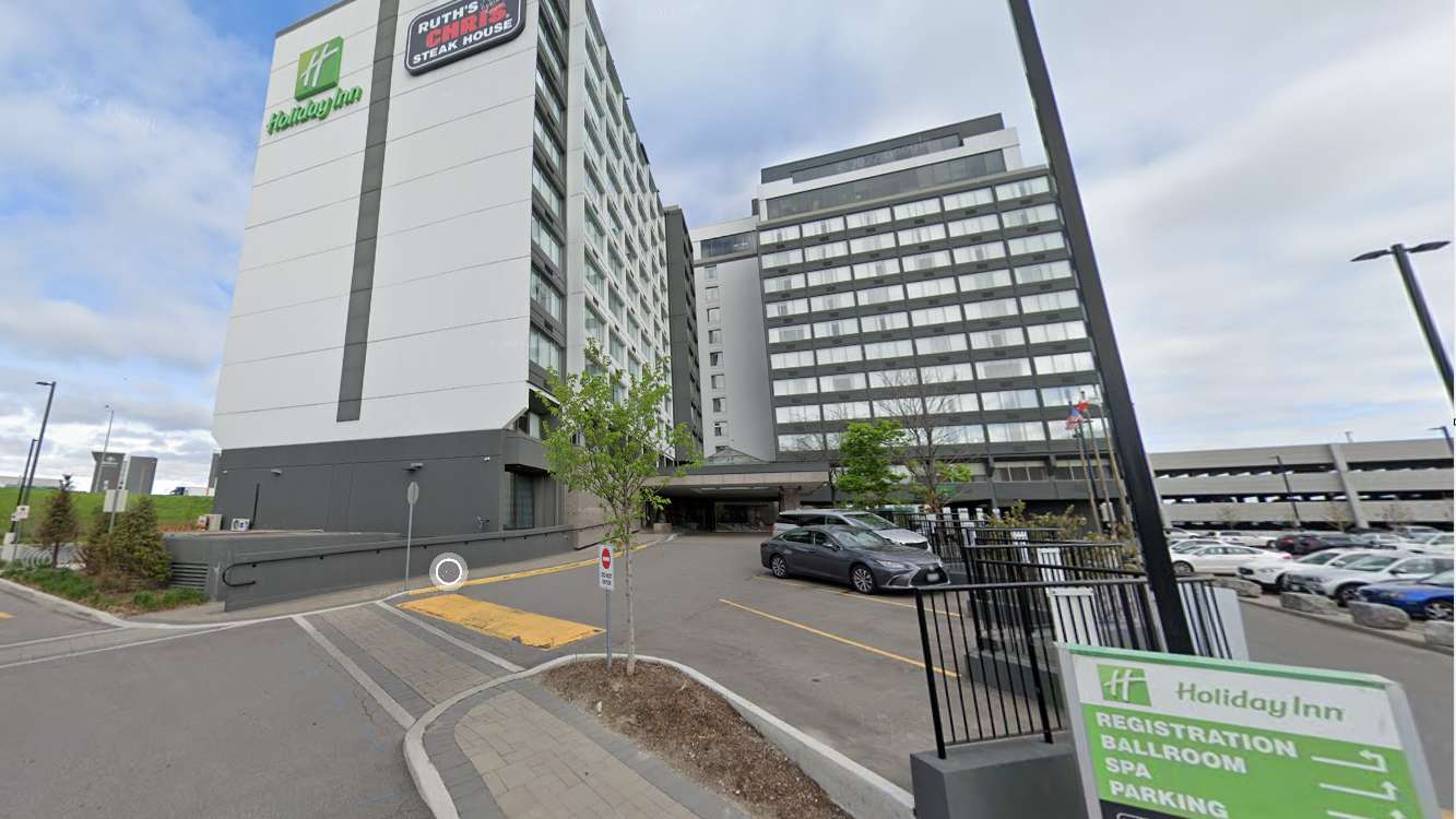  Holiday Inn by IHG YYG Airport Parking