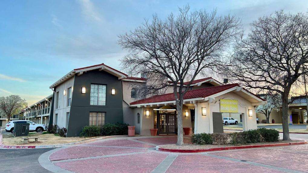 La Quinta Inn by Wyndham AMA Airport Parking