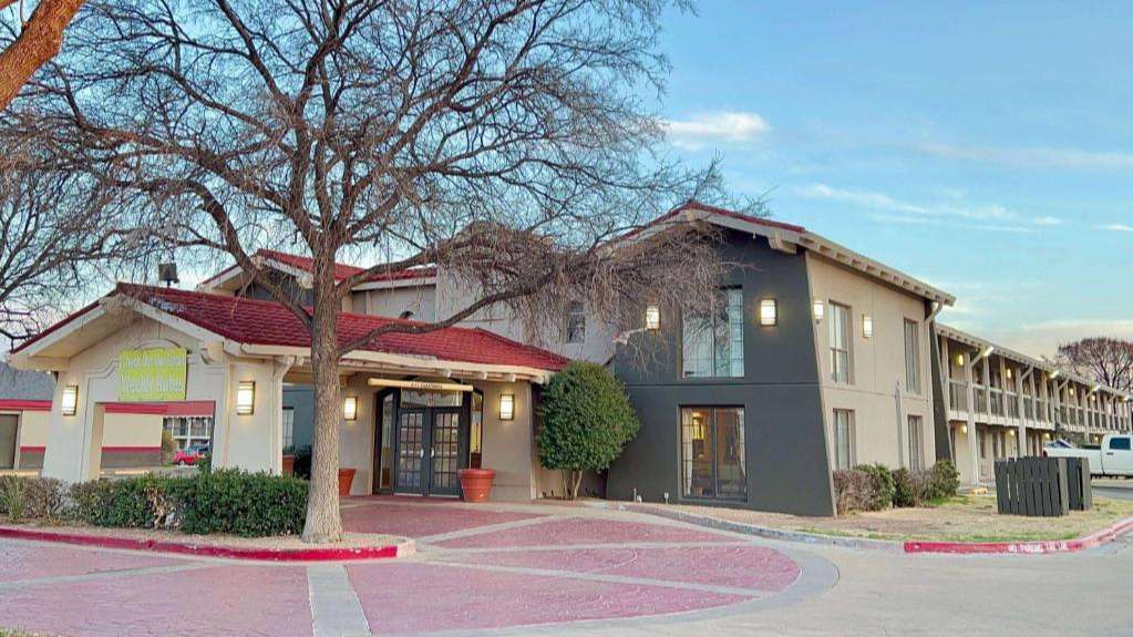 La Quinta Inn by Wyndham AMA Airport Parking