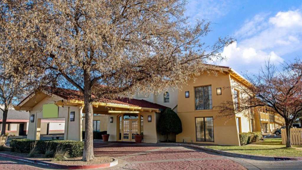 La Quinta Inn by Wyndham AMA Airport Parking
