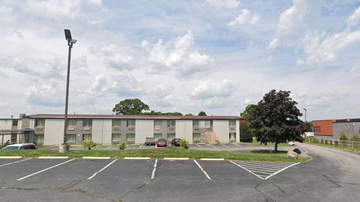 Motel 6 PVD Airport Parking