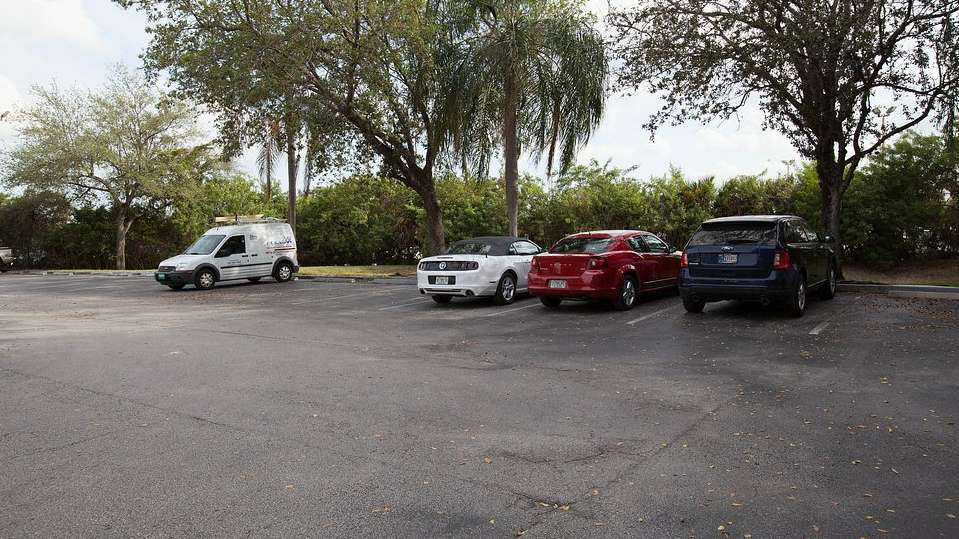 La Quinta Inn & Suites by Wyndham MIA Airport Parking