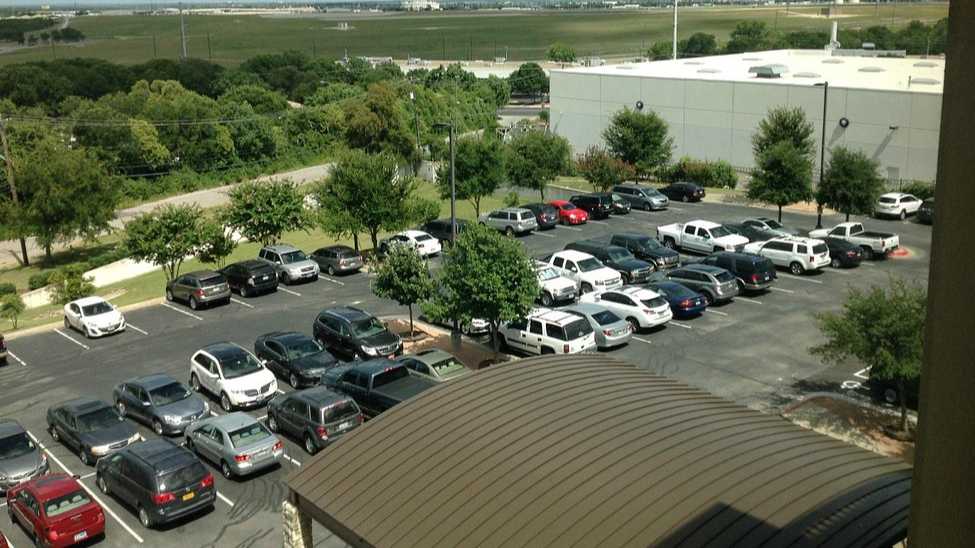 Courtyard by Marriott AUS Airport Parking