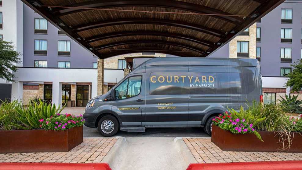 Courtyard by Marriott AUS Airport Parking
