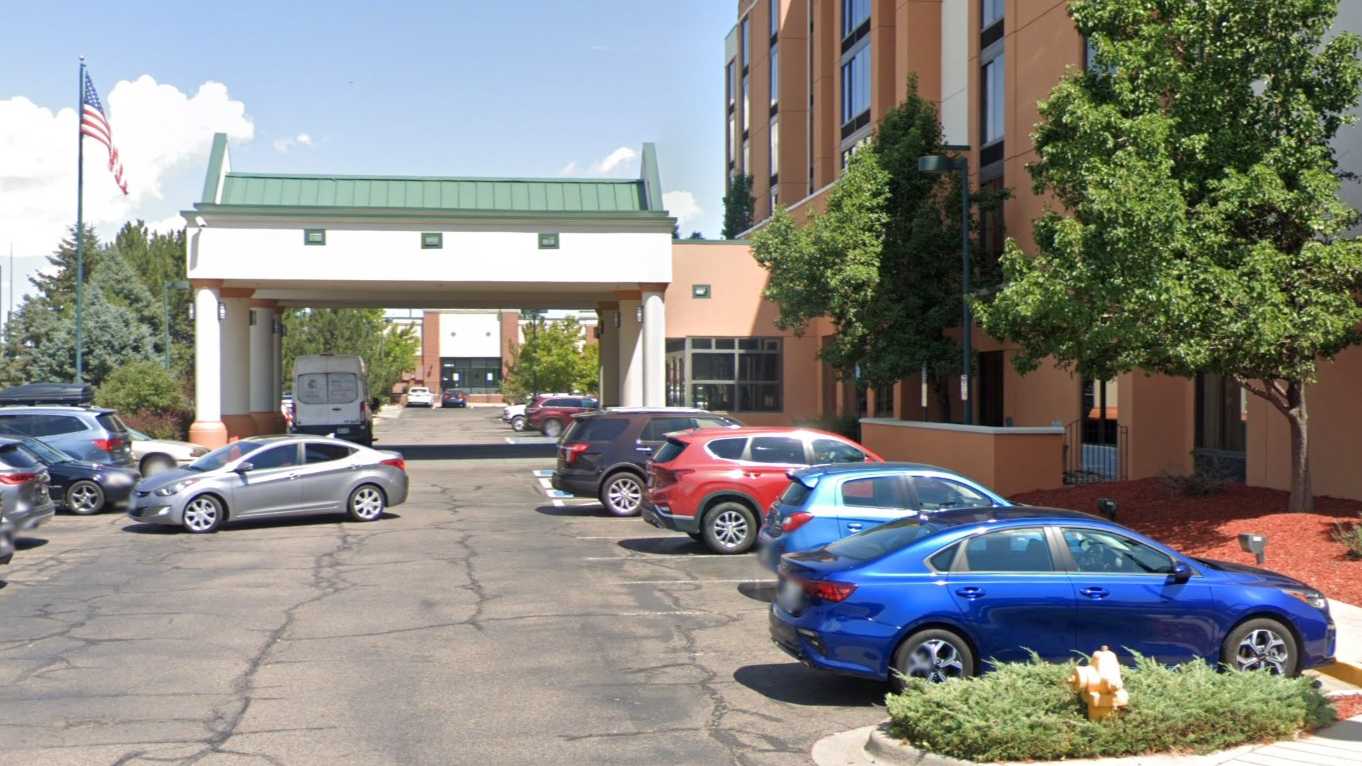 Hyatt Place DEN Airport Parking
