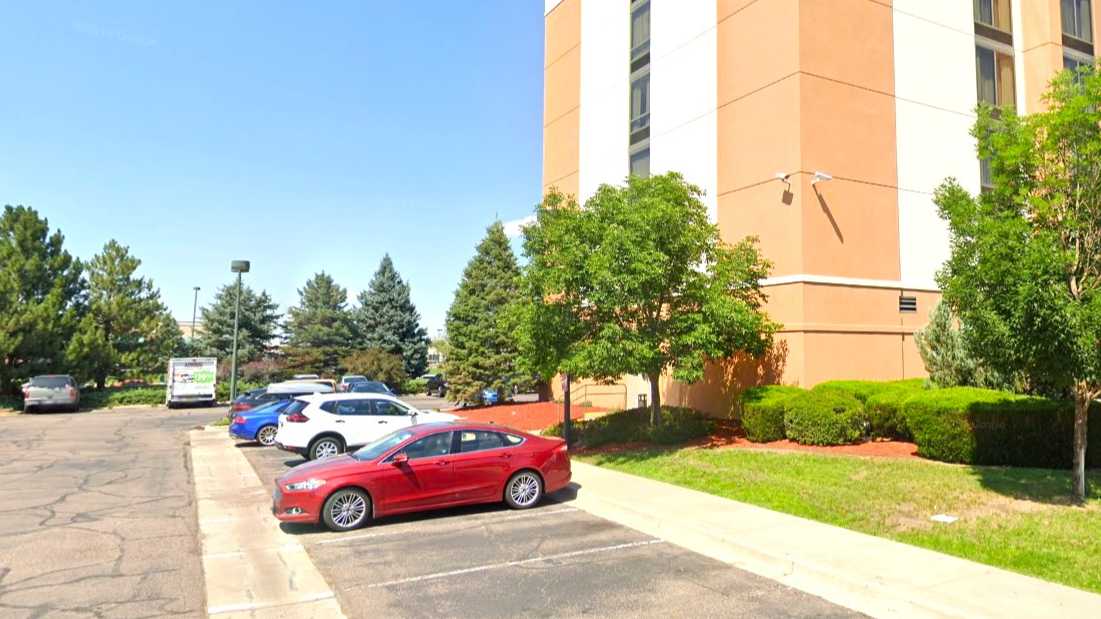 Hyatt Place DEN Airport Parking