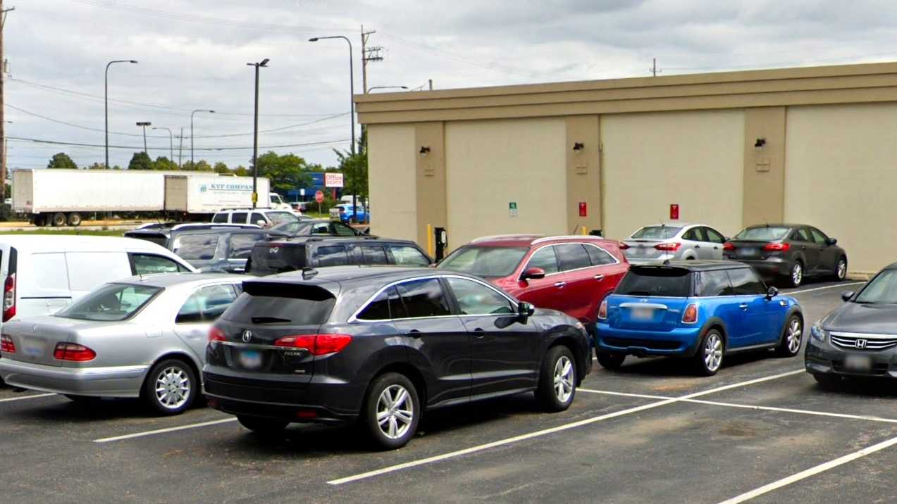 Grand Royal Hotel ORD Airport Parking