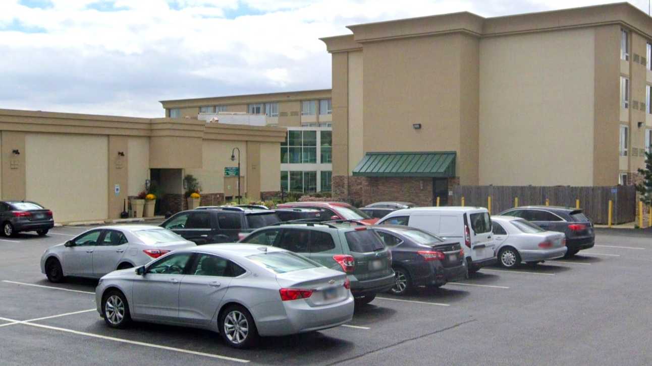 Grand Royal Hotel ORD Airport Parking
