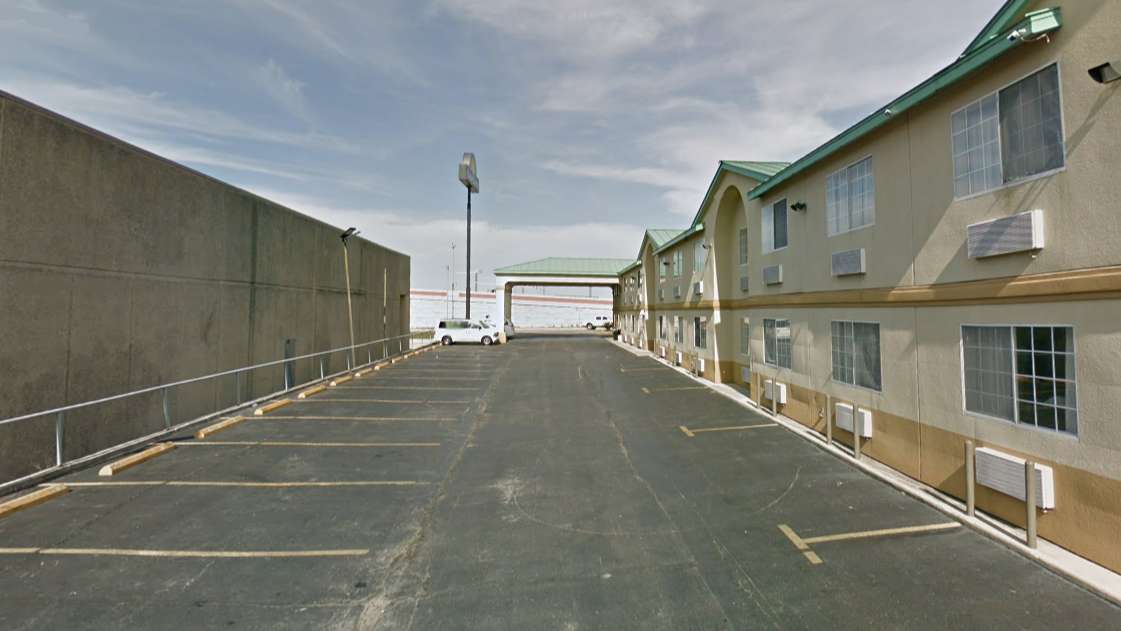 Days Inn by Wyndham SAT Airport Parking