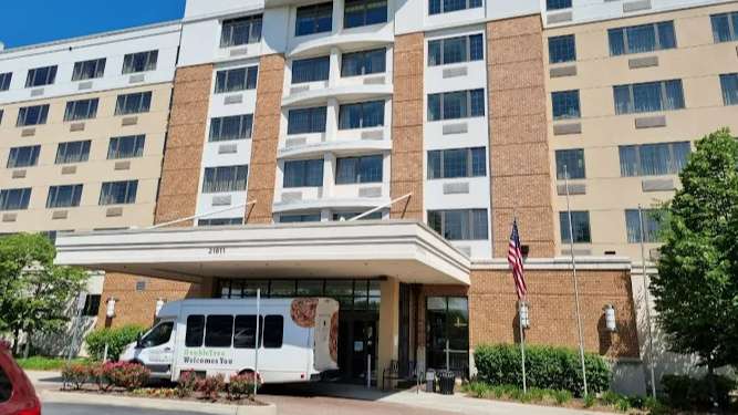 DoubleTree by Hilton Hotel Sterling IAD Airport Parking