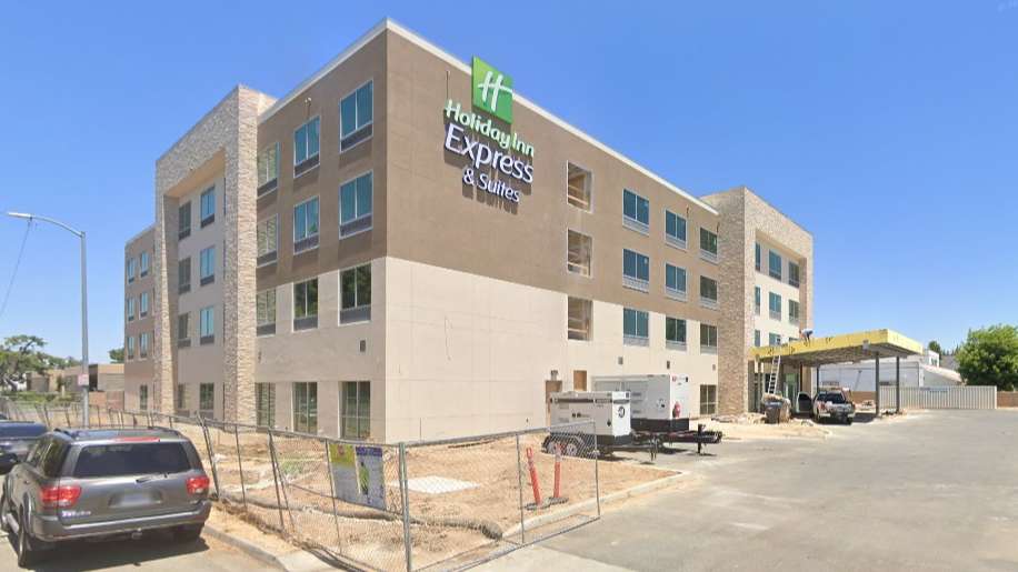 Holiday Inn Express & Suites FAT Airport Parking