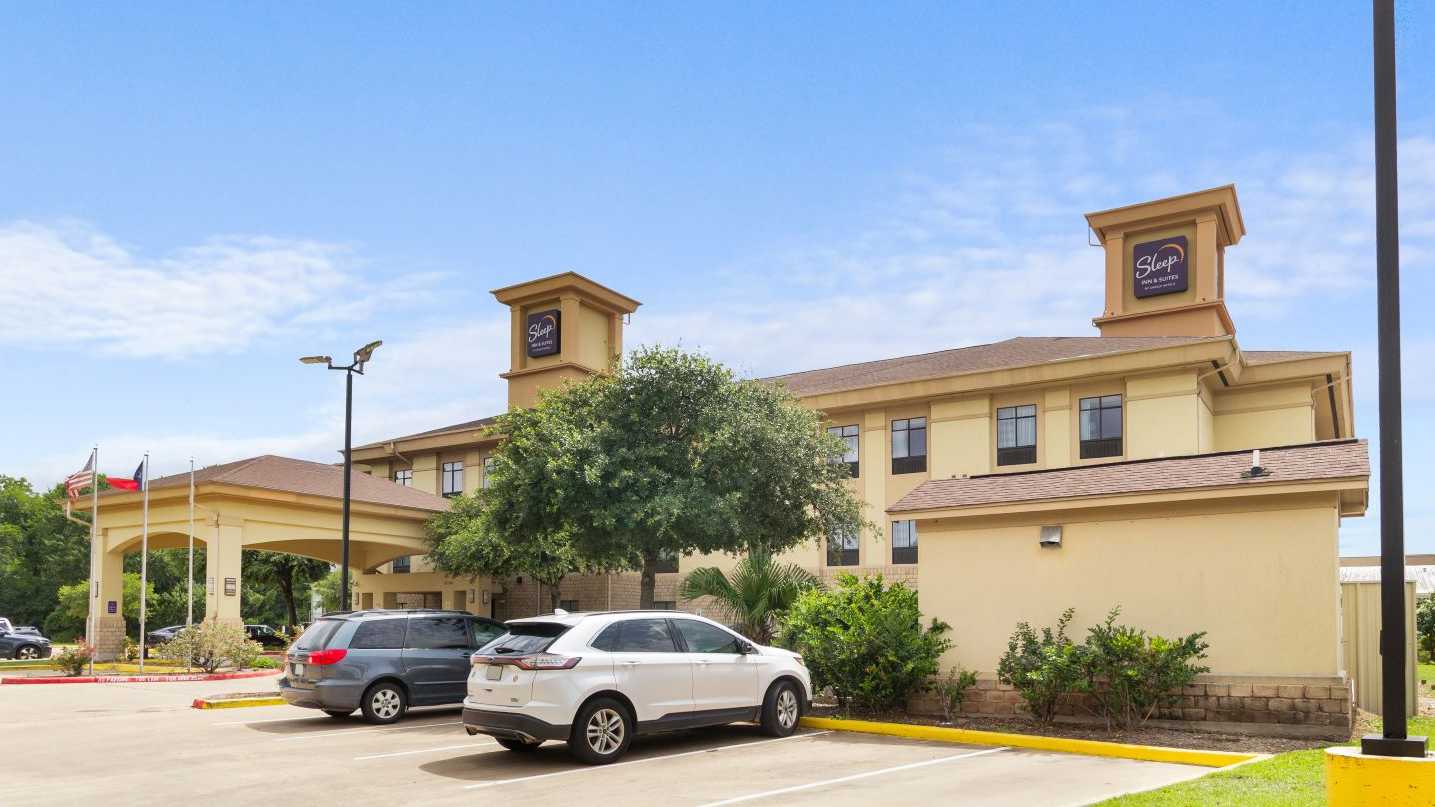 Sleep Inn and Suites IAH Airport Parking
