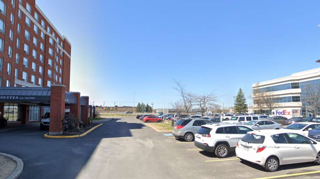 Embassy Suites by Hilton YUL Airport Parking