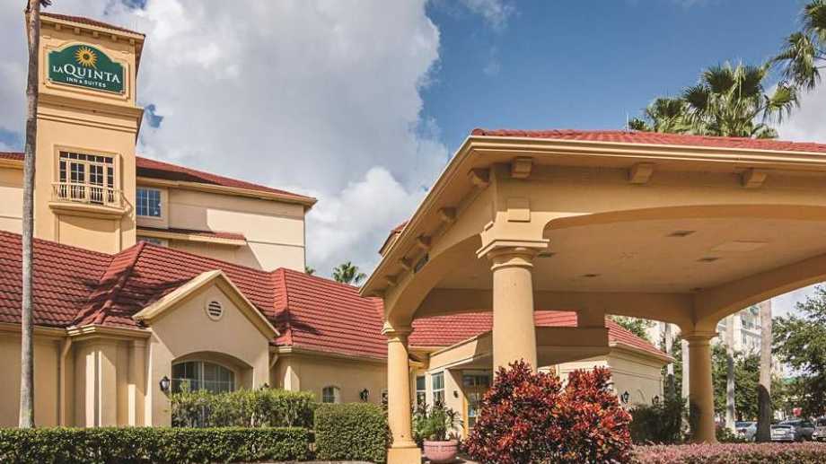 La Quinta Inn & Suites MCO Airport Parking