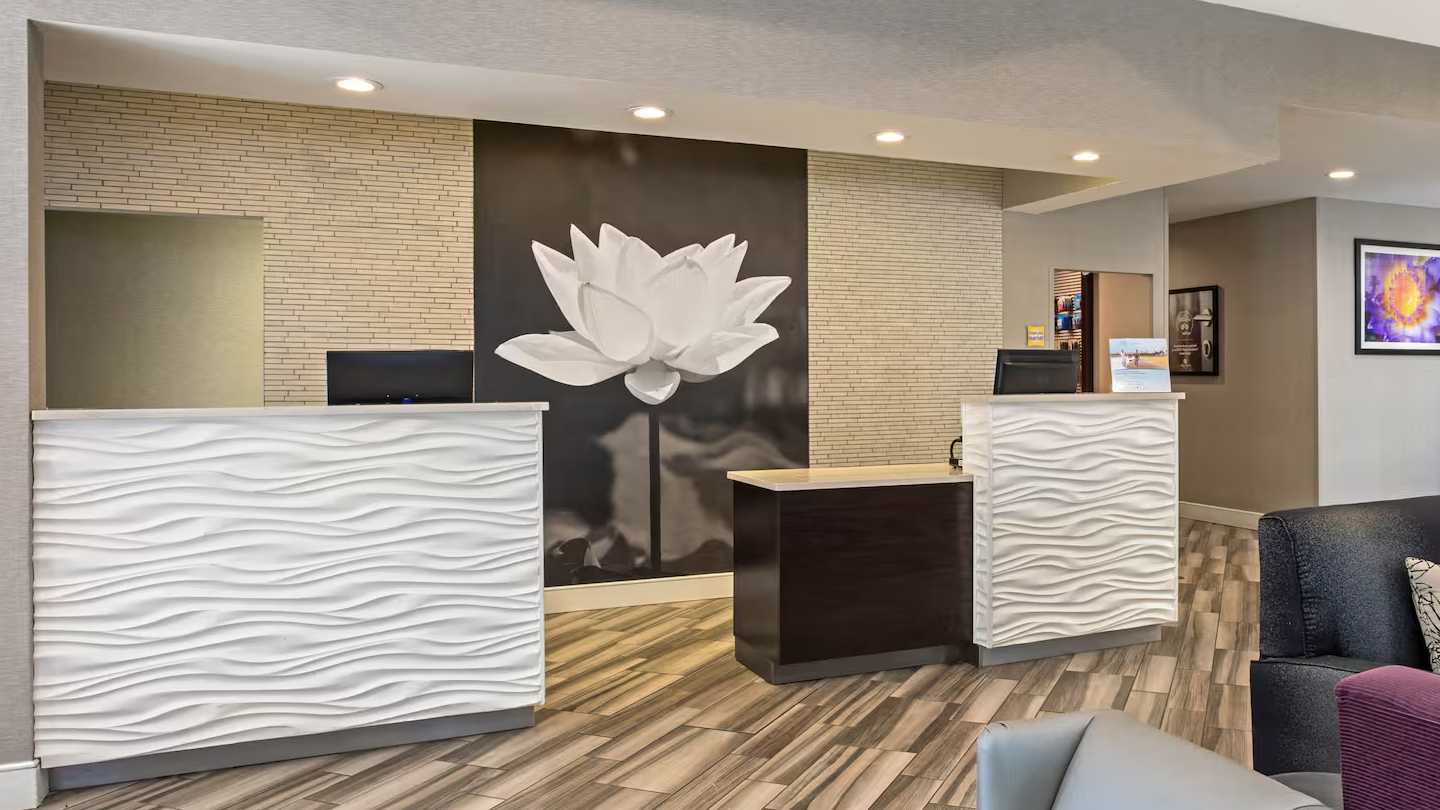 La Quinta Inn & Suites MCO Airport Parking