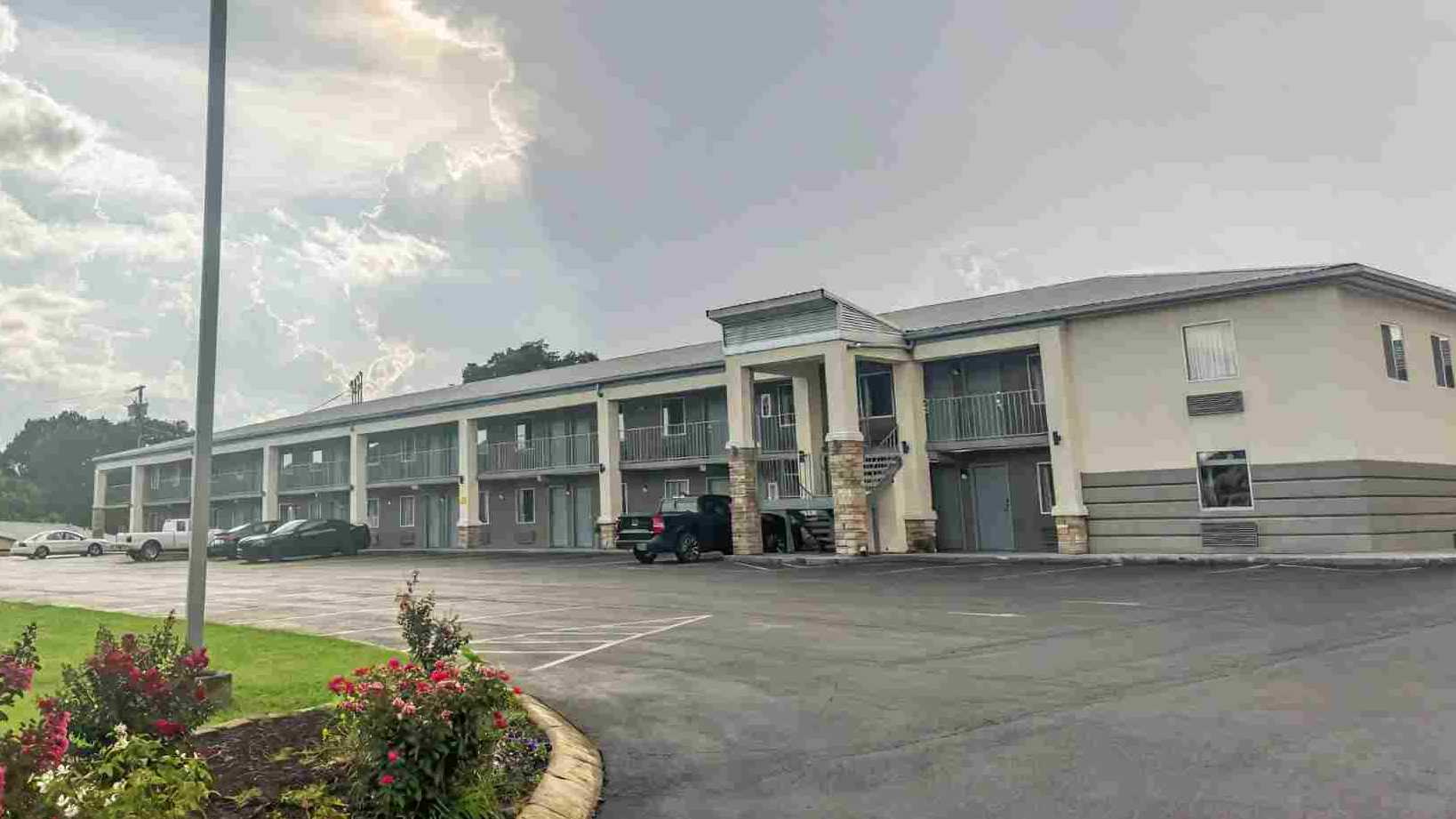 Lotus Inn and Suites Nashville (BNA) Airport Parking