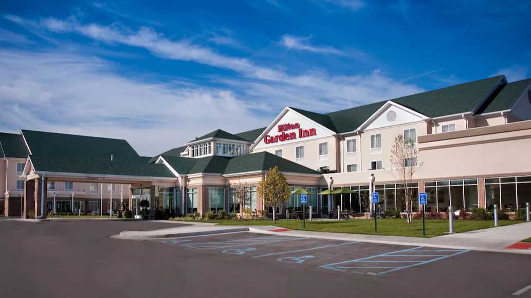 Hilton Garden Inn STL Airport Parking